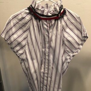 Stripe high collar shirt.